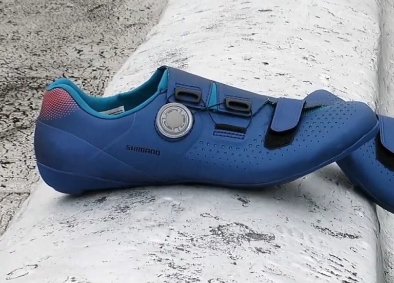 Blue Shimano RC5 road bike shoe