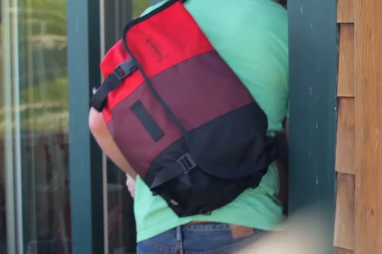 How to Wear a Messenger Bag on a Bike?