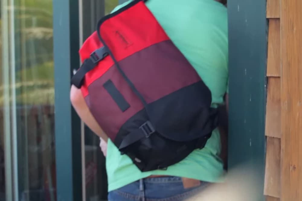 cyclist wearing Timbuk 2 Classic messenger bag