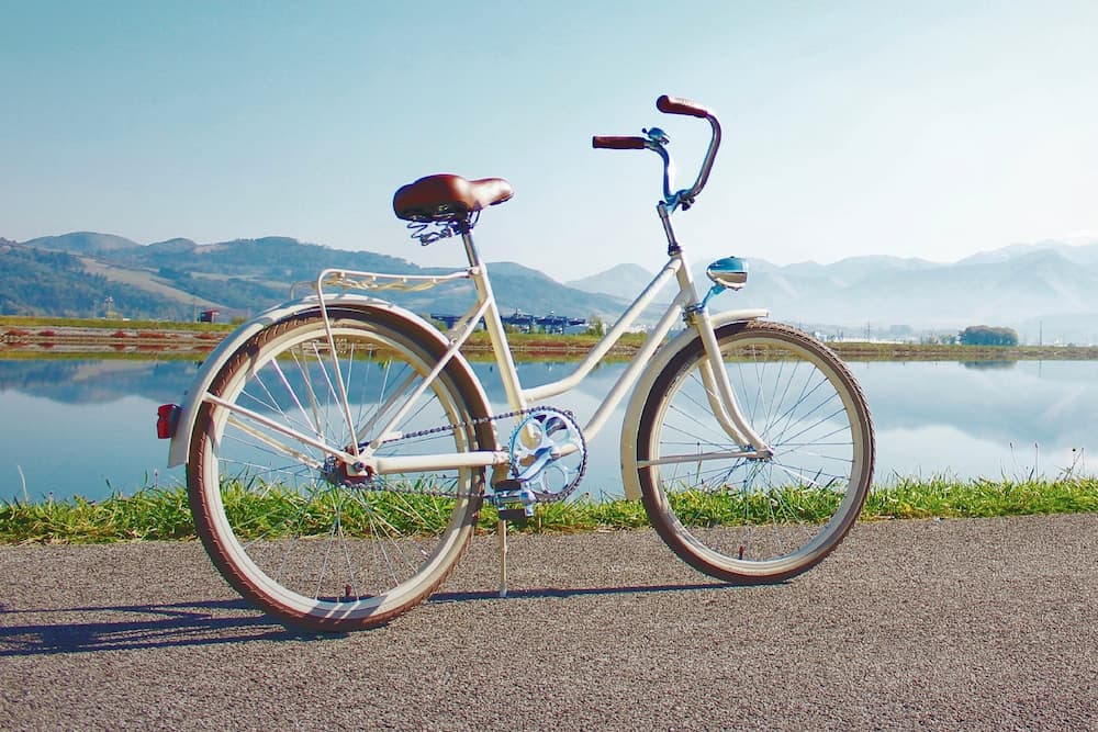 white bicycle with rear bike rack