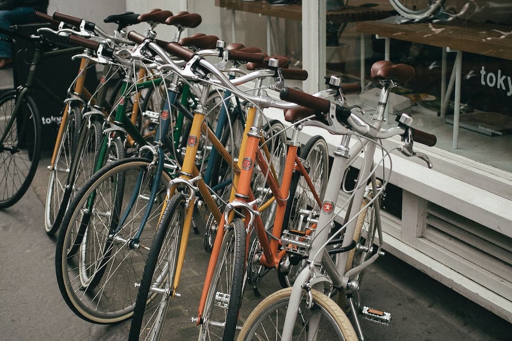 how to lock multipke bikes together